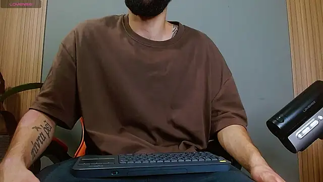 Snapshot of Mr_WhiteCock chatting on 10-24-25, 12:19 Mr WhiteCock online show from 10-24-25, 12:19