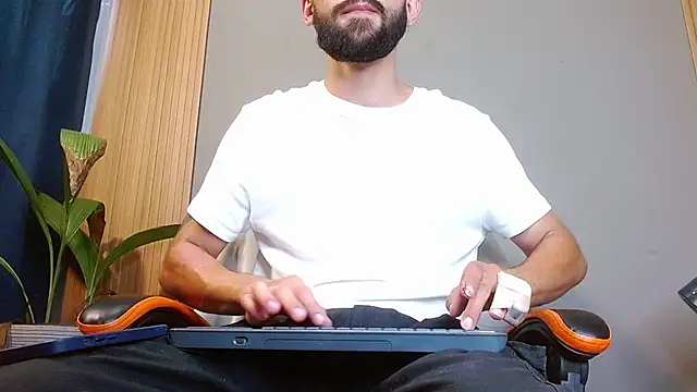 Snapshot of Mr_WhiteCock chatting on 10-26-25, 10:15 Mr WhiteCock online show from 10-26-25, 10:15