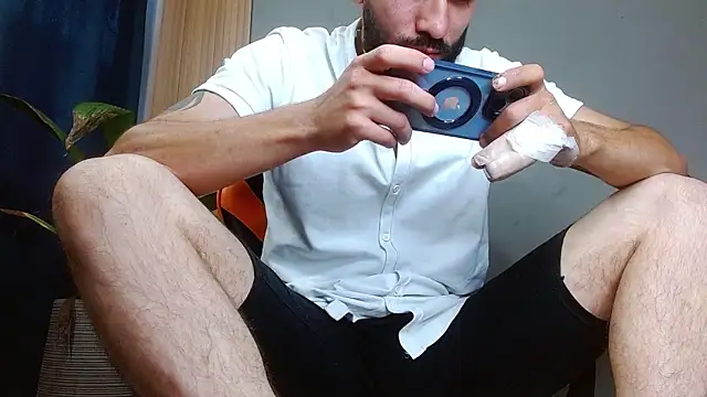 Snapshot of Mr_WhiteCock chatting on 10-27-25, 10:36 Mr WhiteCock online show from 10-27-25, 10:36