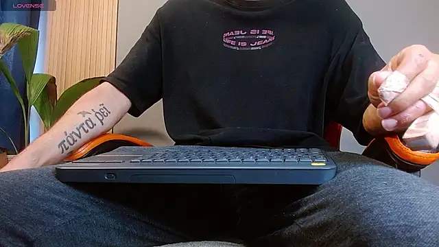 Snapshot of Mr_WhiteCock chatting on 11-02-25, 07:38 Mr WhiteCock online show from 11-02-25, 07:38