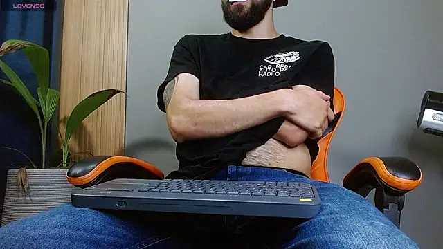 Snapshot of Mr_WhiteCock chatting on 11-05-25, 02:00 Mr WhiteCock online show from 11-05-25, 02:00