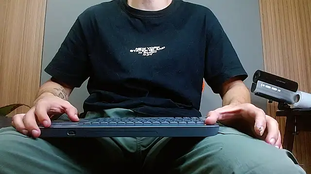 Snapshot of Mr_WhiteCock chatting on 11-08-25, 11:47 Mr WhiteCock online show from 11-08-25, 11:47