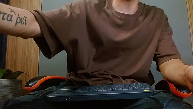 Snapshot of Mr_WhiteCock chatting on 11-11-25, 02:44 Mr WhiteCock online show from 11-11-25, 02:44