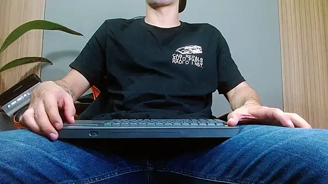 Snapshot of Mr_WhiteCock chatting on 11-20-25, 11:37 Mr WhiteCock online show from 11-20-25, 11:37