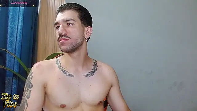 Snapshot of Mr_WhiteCock chatting on 11-24-25, 04:07 Mr WhiteCock online show from 11-24-25, 04:07