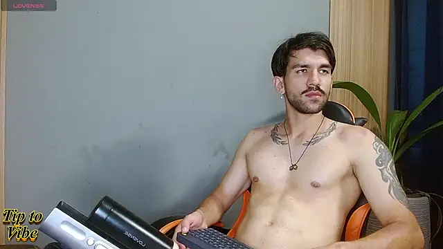 Snapshot of Mr_WhiteCock chatting on 11-30-25, 02:26 Mr WhiteCock online show from 11-30-25, 02:26