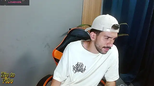 Snapshot of Mr_WhiteCock chatting on 12-02-25, 10:16 Mr WhiteCock online show from 12-02-25, 10:16