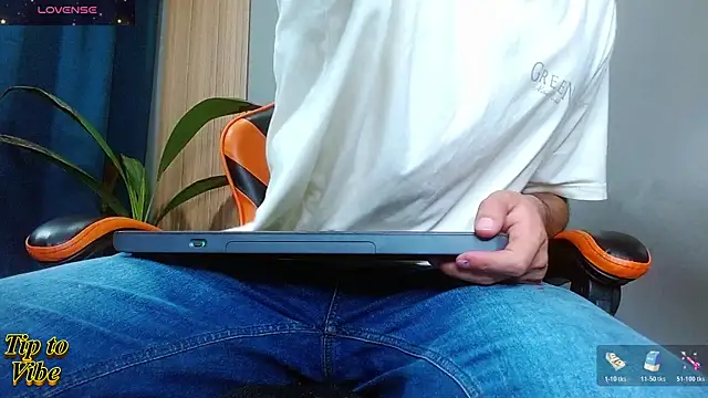 Snapshot of Mr_WhiteCock chatting on 12-03-25, 11:03 Mr WhiteCock online show from 12-03-25, 11:03