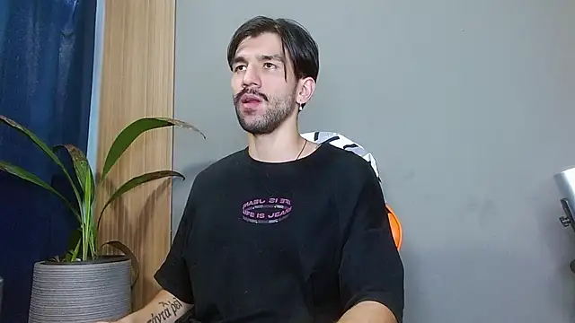 Snapshot of Mr_WhiteCock chatting on 12-13-25, 10:15 Mr WhiteCock online show from 12-13-25, 10:15