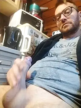 tomee83 online show from 10-15-25, 05:51