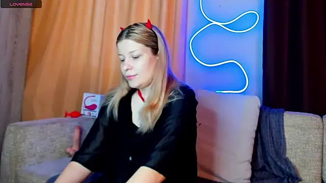 Leila purr18 online show from 02-13-25, 07:24