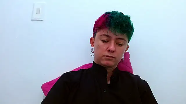 tomboyblue online show from 11-30-25, 02:32