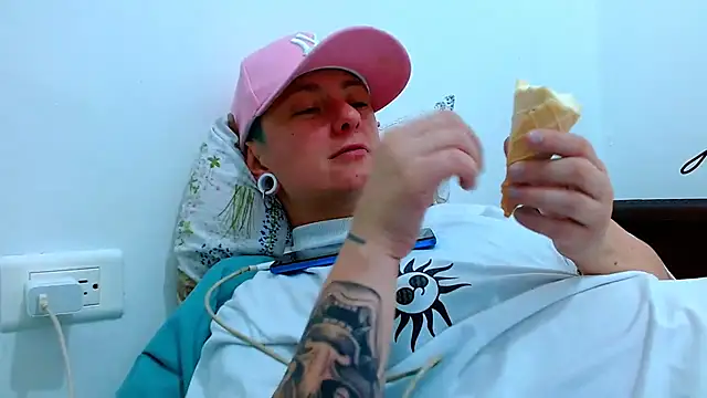 tomboyblue online show from 02-04-26, 09:09