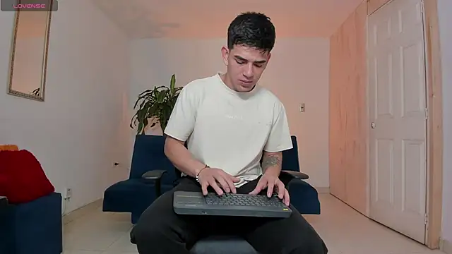 Ares Johnson online show from 10-05-25, 01:37