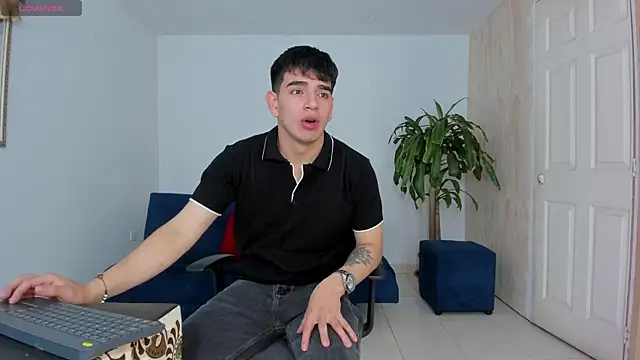 Ares Johnson online show from 10-22-25, 01:44