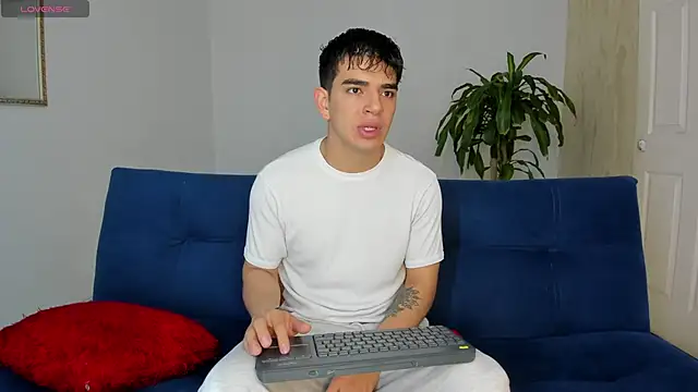 Ares Johnson online show from 10-27-25, 01:37