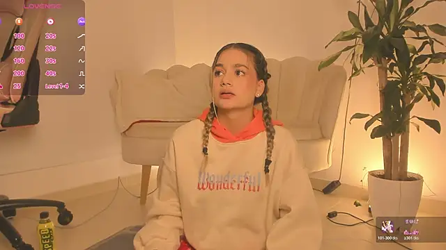 Snapshot of LittleSofia_ chatting on 10-25-25, 03:14 LittleSofia online show from 10-25-25, 03:14