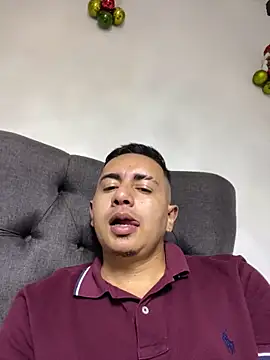 Snapshot of DanielGomez9 chatting on 12-25-24, 03:18 DanielGomez9 online show from 12-25-24, 03:18