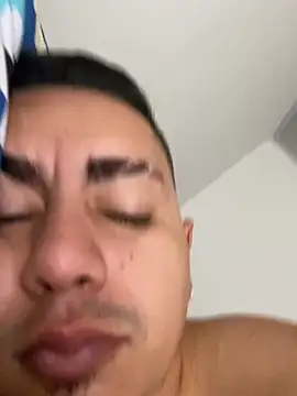 Snapshot of DanielGomez9 chatting on 01-05-25, 02:41 DanielGomez9 online show from 01-05-25, 02:41