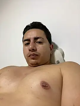 Snapshot of DanielGomez9 chatting on 03-11-25, 04:21 DanielGomez9 online show from 03-11-25, 04:21