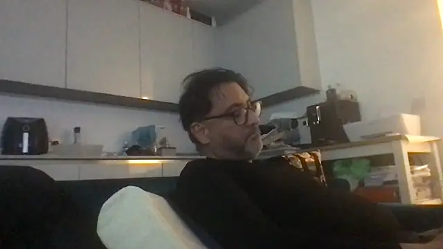 Robin007 online show from 10-31-25, 02:29