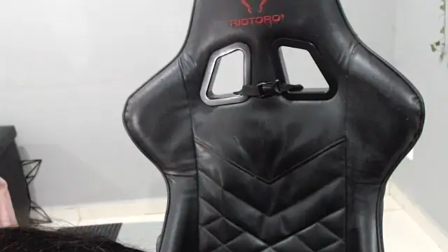 Livia Diaz online show from 11-14-25, 02:21