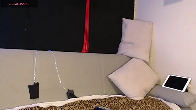 Strawberry queen91 online show from 02-05-25, 05:09