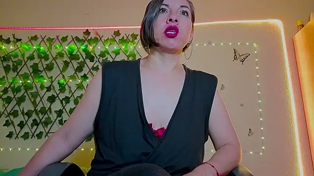 Lady breaks hearts online show from 10-28-25, 10:41