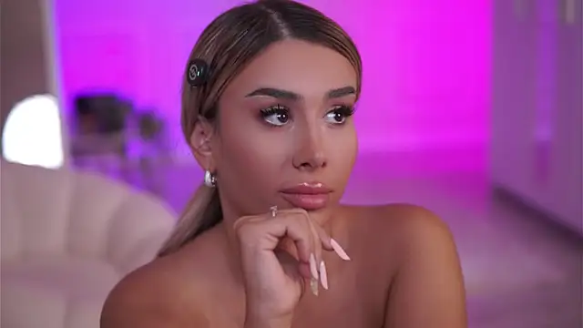 Snapshot of EvaZane chatting on 11-12-25, 07:24 EvaZane online show from 11-12-25, 07:24