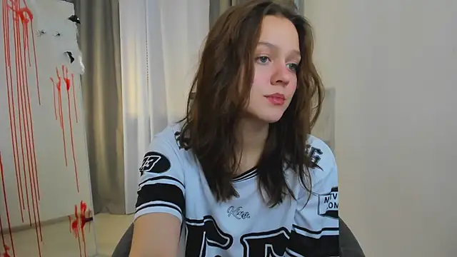 Addelin Moon online show from 10-24-25, 04:14