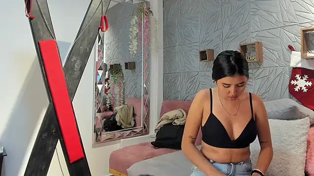 Snapshot of LilithKlain_ chatting on 12-21-24, 07:27 LilithKlain online show from 12-21-24, 07:27