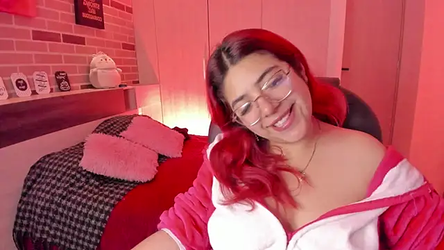 Snapshot of Rousse_Collinss chatting on 12-22-25, 01:08 Rousse Collinss online show from 12-22-25, 01:08