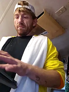 Snapshot of Snowwisss chatting on 10-17-25, 09:17 Snowwisss online show from 10-17-25, 09:17