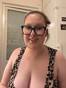 Snapshot of Misssmilf chatting on 11-05-25, 06:30 Misssmilf online show from 11-05-25, 06:30