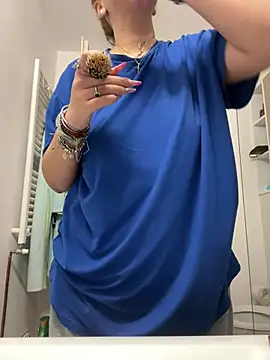 Snapshot of AllysonK chatting on 02-18-26, 01:29 AllysonK online show from 02-18-26, 01:29