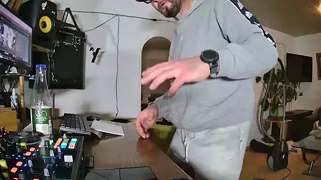 Snapshot of rosaeichel chatting on 02-06-26, 11:19 rosaeichel online show from 02-06-26, 11:19