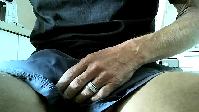 ewuich1 online show from 03-21-25, 03:57