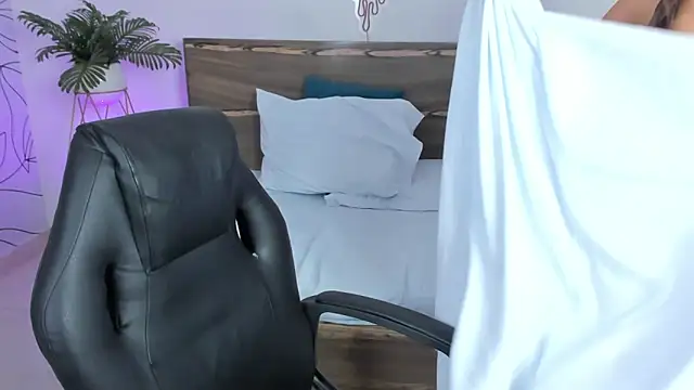 ivette bocelly online show from 01-02-25, 10:22