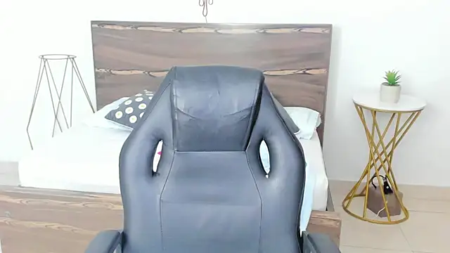 ivette bocelly online show from 01-31-25, 07:18