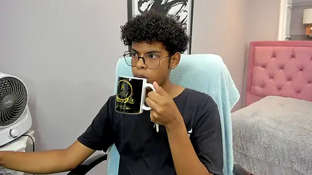 boylittle19cm online show from 10-29-25, 01:02