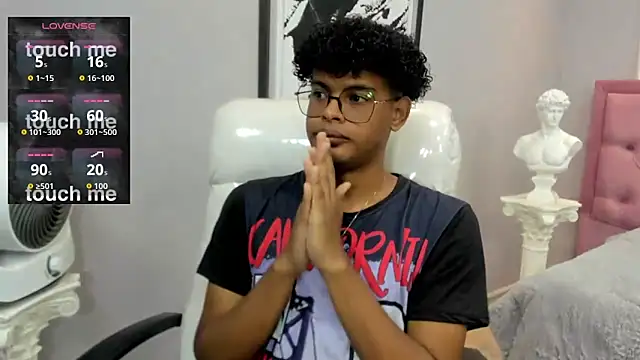 boylittle19cm online show from 11-08-25, 12:38