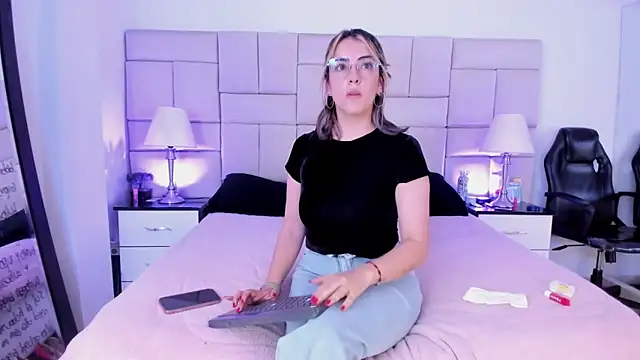 IsisLoveyes  online show from 02-10-26, 10:03