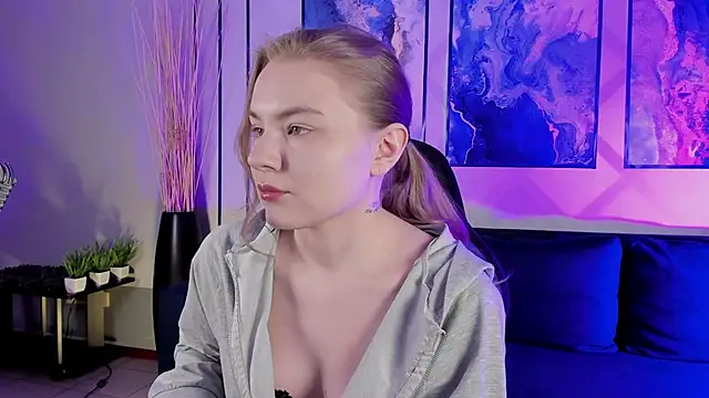 ValerieViolette online show from 12-04-24, 01:03