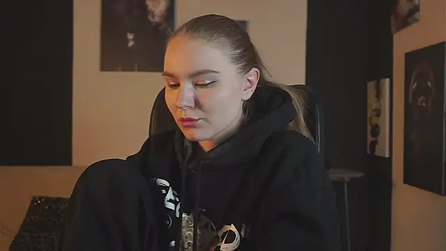 ValerieViolette online show from 12-15-24, 08:25