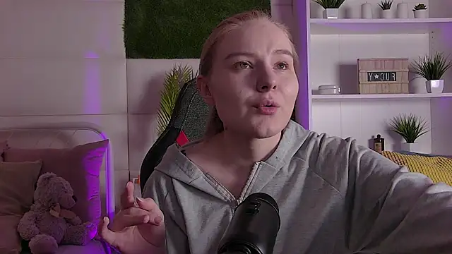 ValerieViolette online show from 03-02-25, 01:05