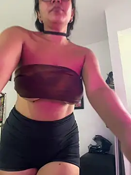 Snapshot of Rachell__420 chatting on 10-23-25, 05:33 Rachell  420 online show from 10-23-25, 05:33