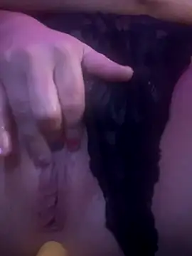 Snapshot of GinAnnTonic chatting on 10-03-25, 11:40 GinAnnTonic online show from 10-03-25, 11:40