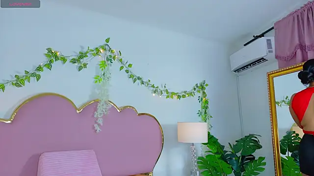 EmmaCrush online show from 10-17-25, 09:06