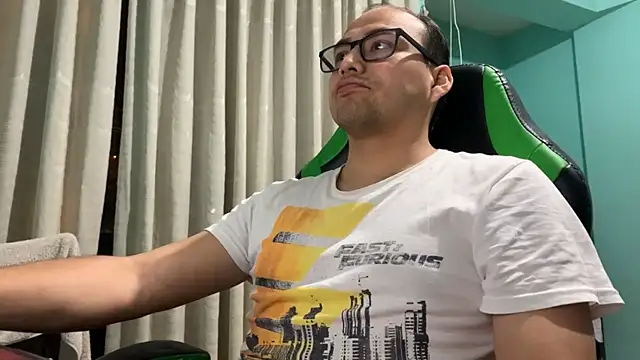 Snapshot of Allen_ibe chatting on 10-18-25, 03:31 Allen ibe online show from 10-18-25, 03:31