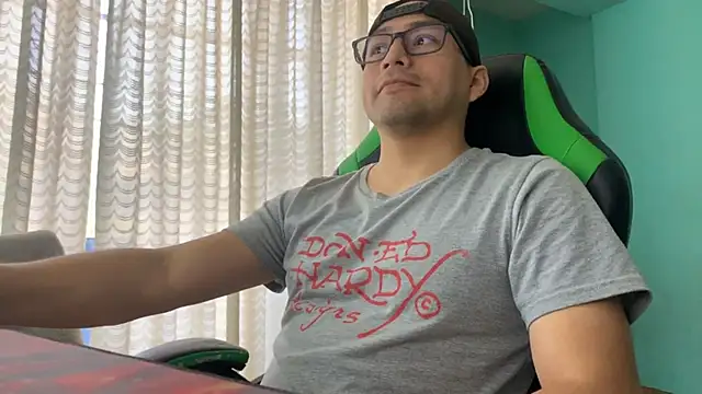 Snapshot of Allen_ibe chatting on 10-20-25, 05:35 Allen ibe online show from 10-20-25, 05:35